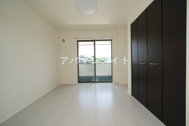 その他部屋・スペース　広くて明るい寝室