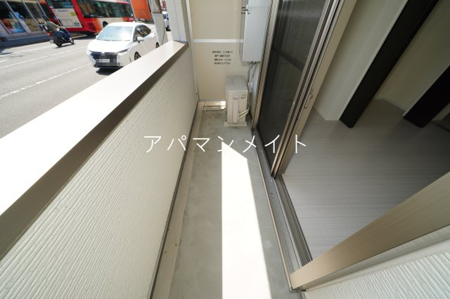 バルコニー　暖かな日差しのふりそそぐバルコニー