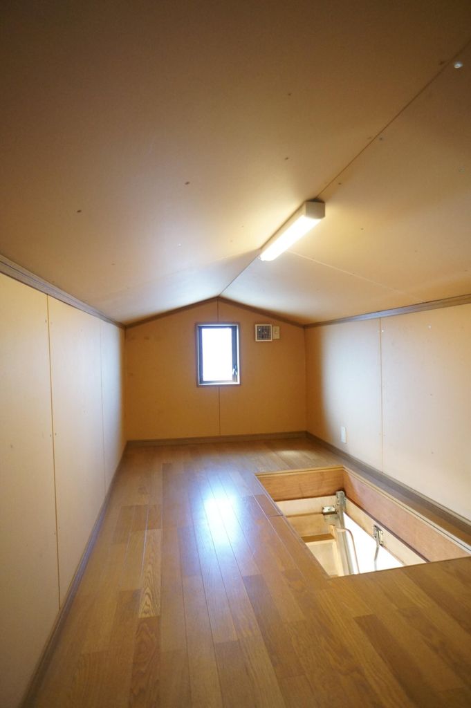 その他　屋根裏も広々立てるくらいです