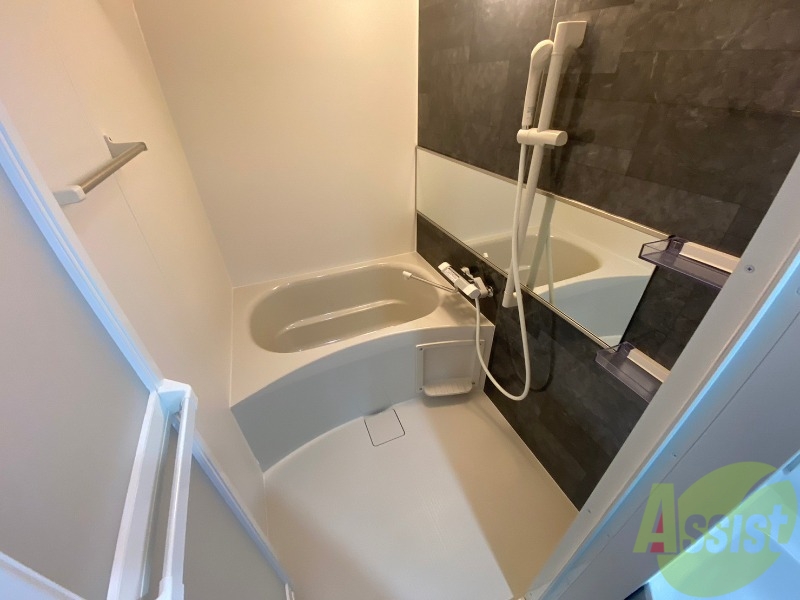 バス・シャワールーム　お風呂になります。一日の疲れを癒してくださいね。