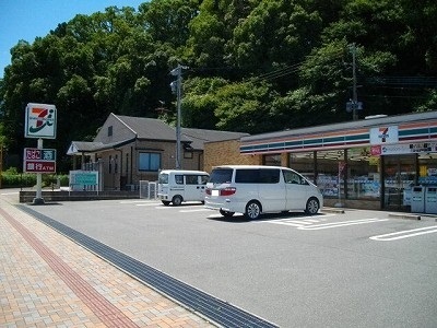 コンビニ　セブンイレブン（コンビニ）まで800m