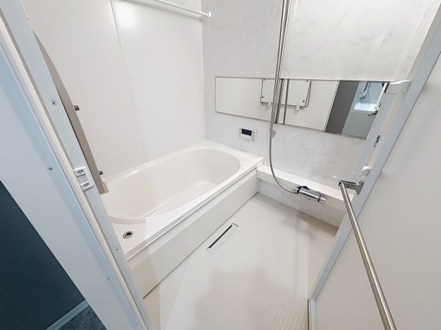 バス・シャワールーム　掲載写真につきましては、同型モデルを掲載しておりますため、実