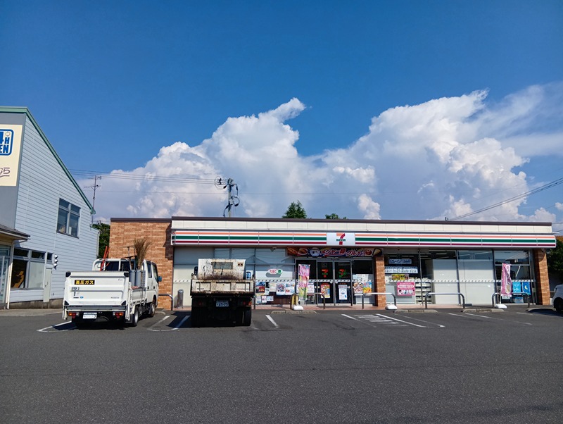 コンビニ　セブンイレブン 小松矢田野町店（コンビニ）まで495m
