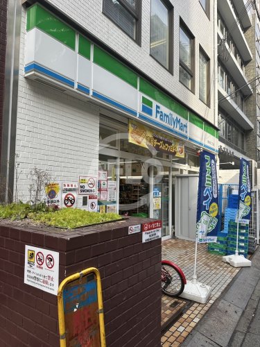 コンビニ　ファミリーマート 南船場二丁目店（コンビニ）まで27m