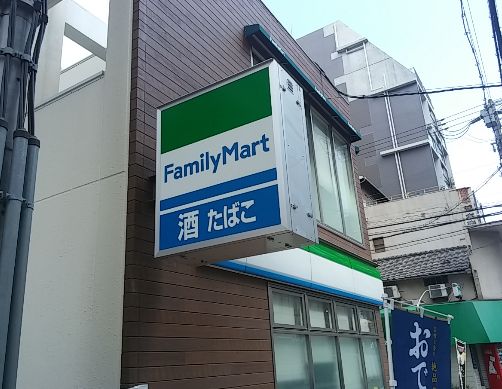 コンビニ　ファミリーマート博労町1丁目（コンビニ）まで152m