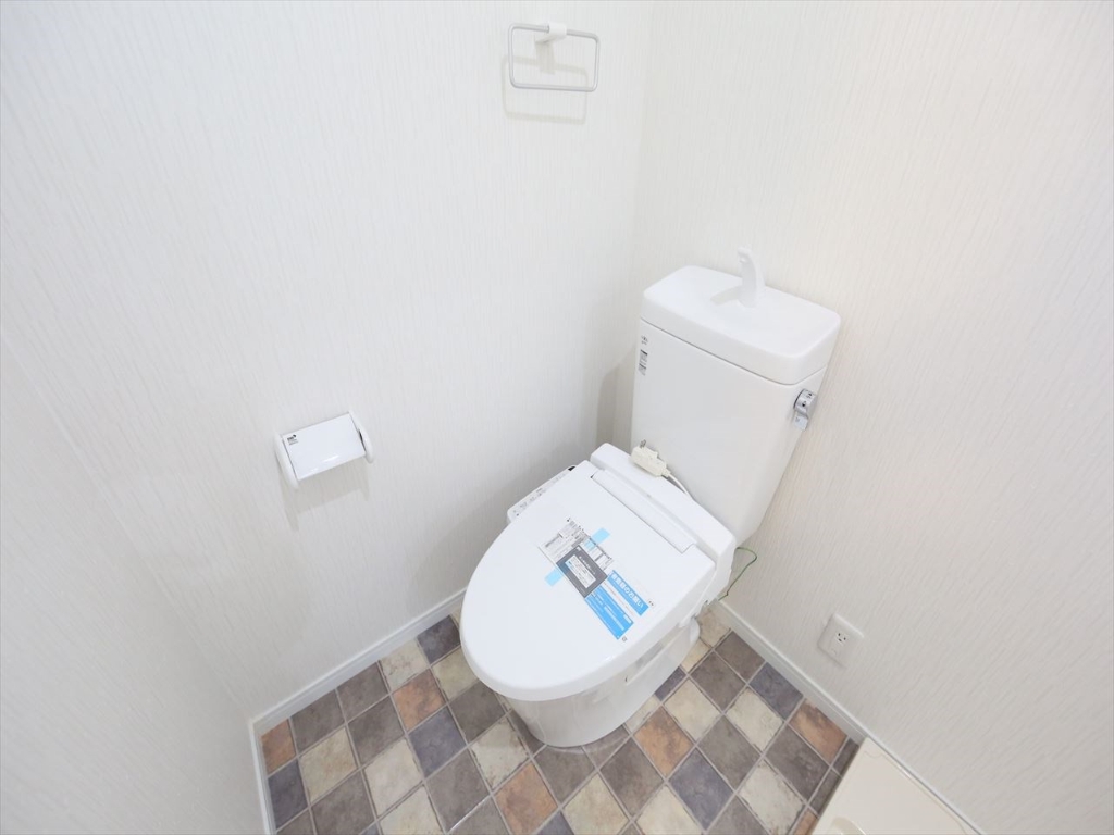 トイレ　温水洗浄暖房便座付トイレ