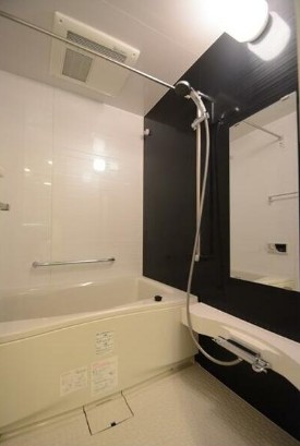 バス・シャワールーム　同タイプのお写真です（色合い等が異なる場合が御座います）