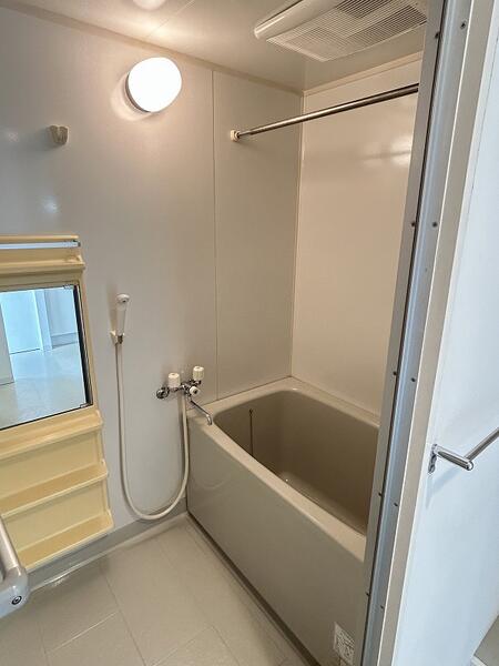 バス・シャワールーム　浴室乾燥機付きです