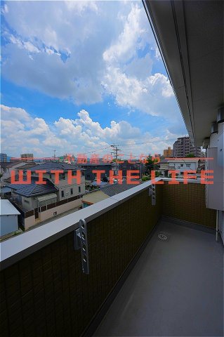 バルコニー　暖かな日差しのふりそそぐバルコニー