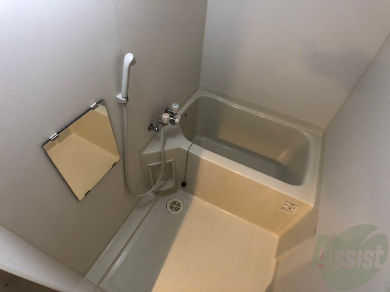 バス・シャワールーム　お風呂になります。一日の疲れを癒してくださいね。