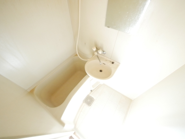 バス・シャワールーム　★鏡と洗面ボウル付の浴室です★