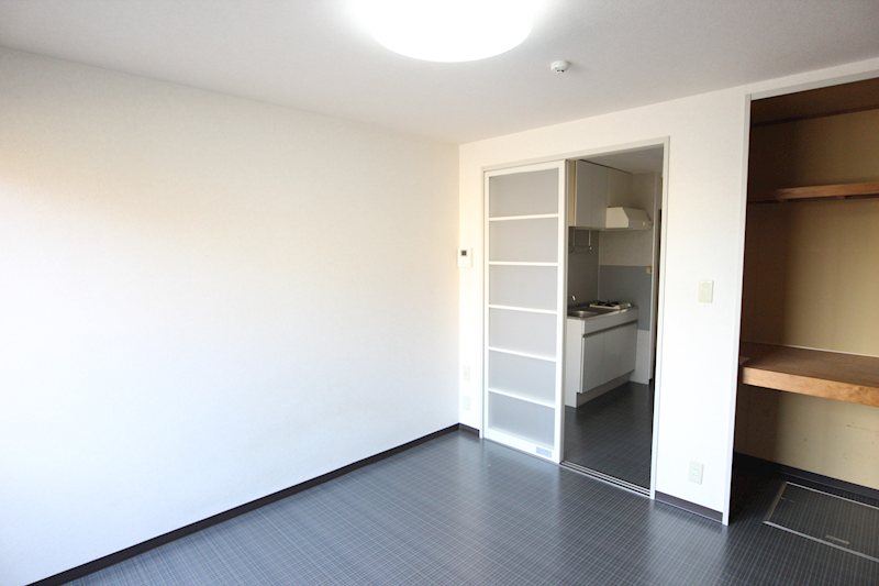 居室・リビング　床の色は異なる場合があります。