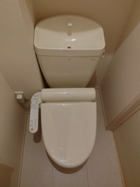 トイレ　シャワートイレ付です