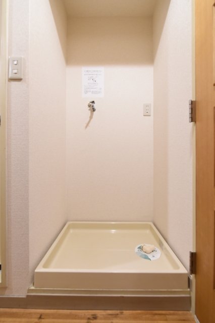 その他設備　防水パン付きの洗濯機置場です。