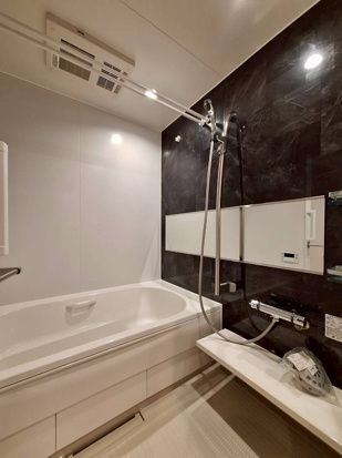 バス・シャワールーム　落ち着いた空間のお風呂です