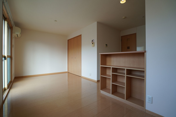 居室・リビング　同じ建物の別のお部屋