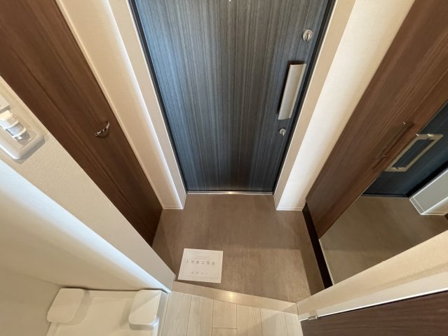 玄関　同物件別部屋写真