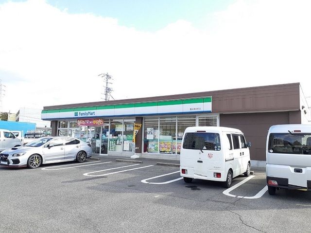 コンビニ　ファミリーマート（コンビニ）まで500m