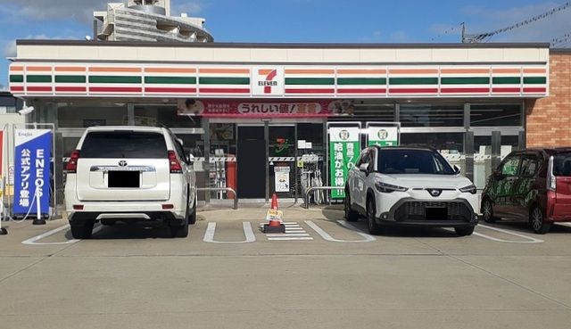 コンビニ　セブンイレブン（コンビニ）まで650m