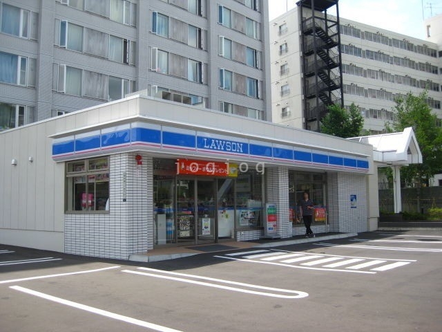 コンビニ　ローソン札幌ひばりが丘駅前店（コンビニ）まで237m