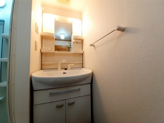 洗面設備　脱衣スペースもあります