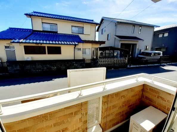 バルコニー　暖かな日差しのふりそそぐバルコニー