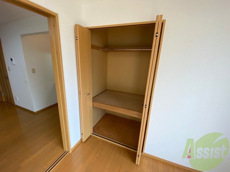 収納　寝室の収納です。部屋がすっきり片付きます。