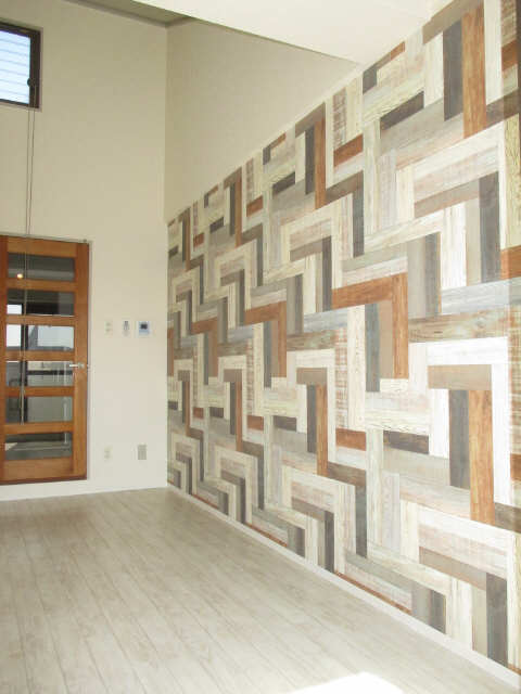 居室・リビング　オシャレなアクセントクロス