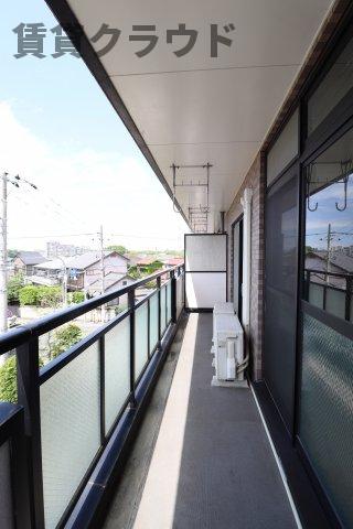 バルコニー　バルコニー付きのしっかり光が取り込める洋室です！