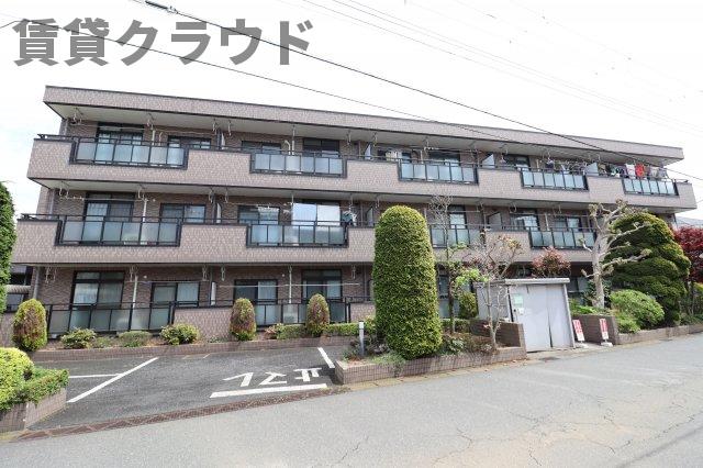 建物外観　閑静な住宅街にあり、前面道路は車通りも少ないです！