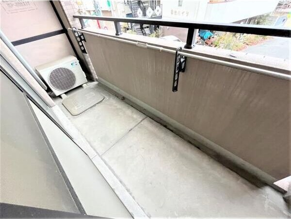 バルコニー　内装は別部屋の参考写真です。