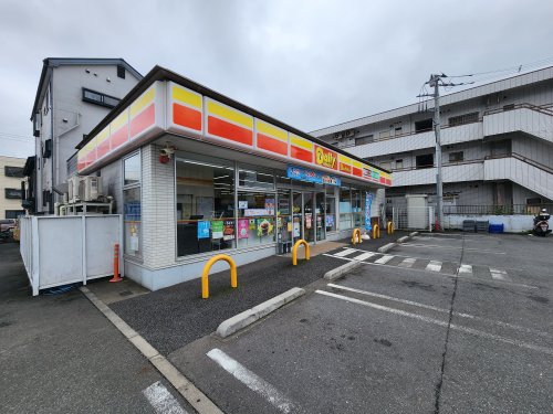 コンビニ　デイリーヤマザキ 所沢小手指4丁目店（コンビニ）まで244m