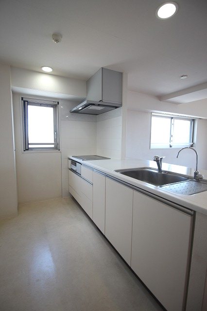 キッチン　IHコンロで毎日のお料理も楽しくできます