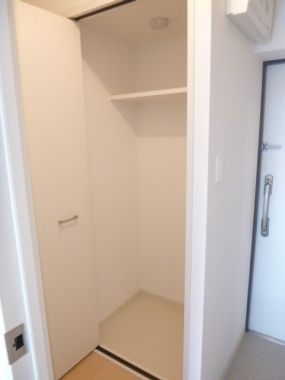 収納　*同系タイプの写真です。