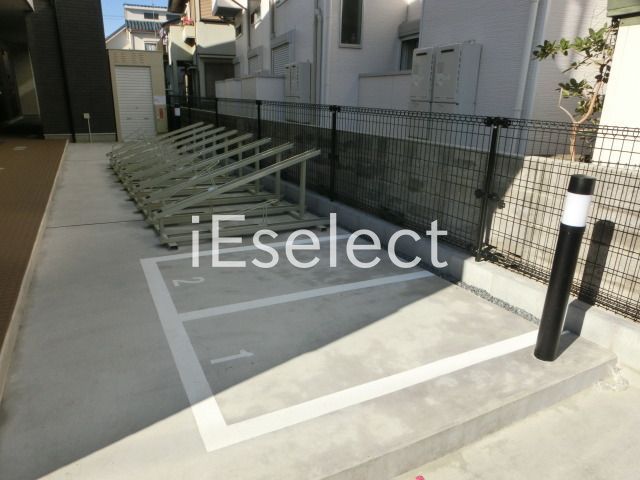 駐車場　バイク置場が２台分あります。