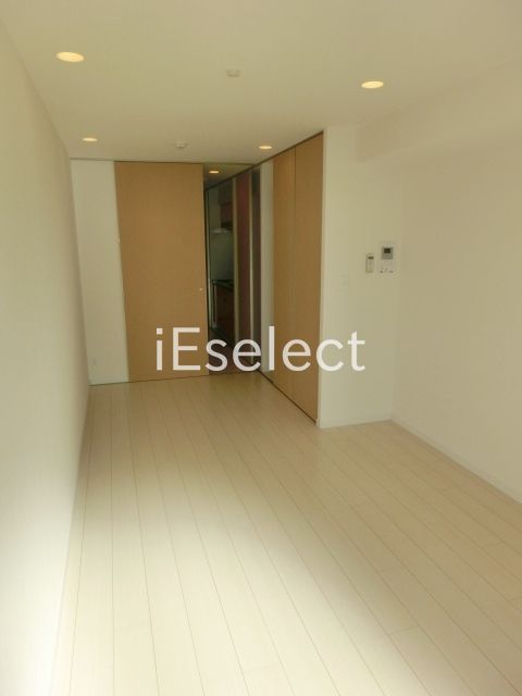 その他部屋・スペース　バルコニーからの洋室です。