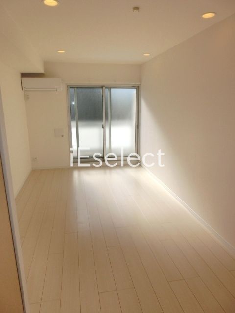 居室・リビング　フローリング張りで広々８，９帖の洋室です。