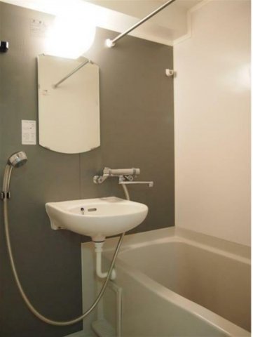 バス・シャワールーム　人気のバストイレ別♪（同一仕様写真）