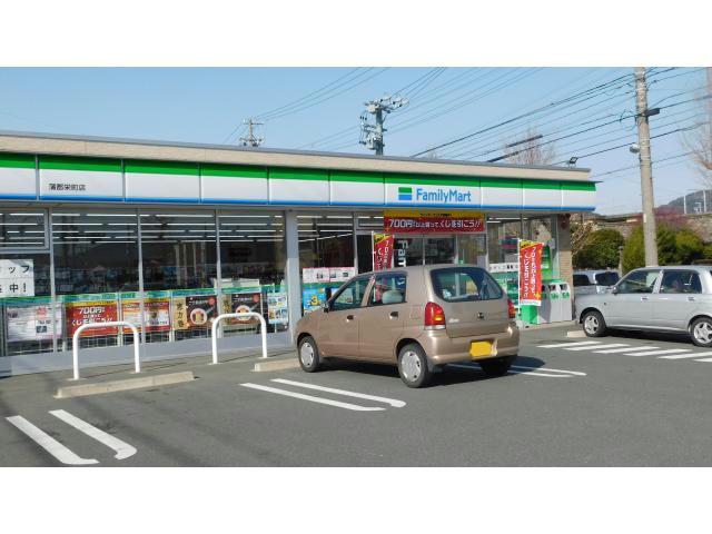 コンビニ　ファミリーマート蒲郡栄町店（コンビニ）まで555m