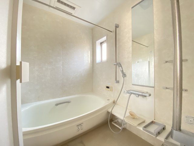 バス・シャワールーム　浴槽も広くきれい