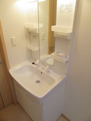 洗面設備　使いやすい洗面所です