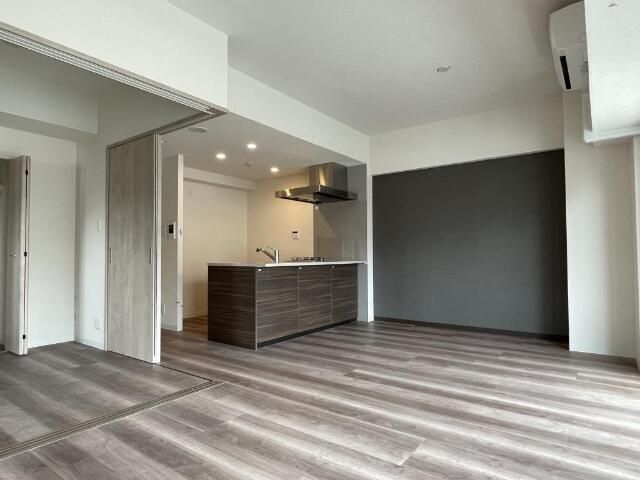 居室・リビング　こちらのリビングで趣味の時間をお楽しみください