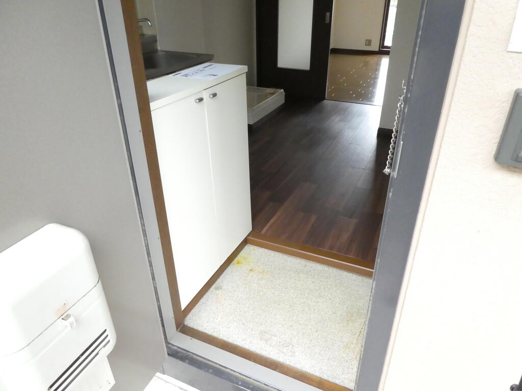 玄関　※同アパートのものを使用しております。