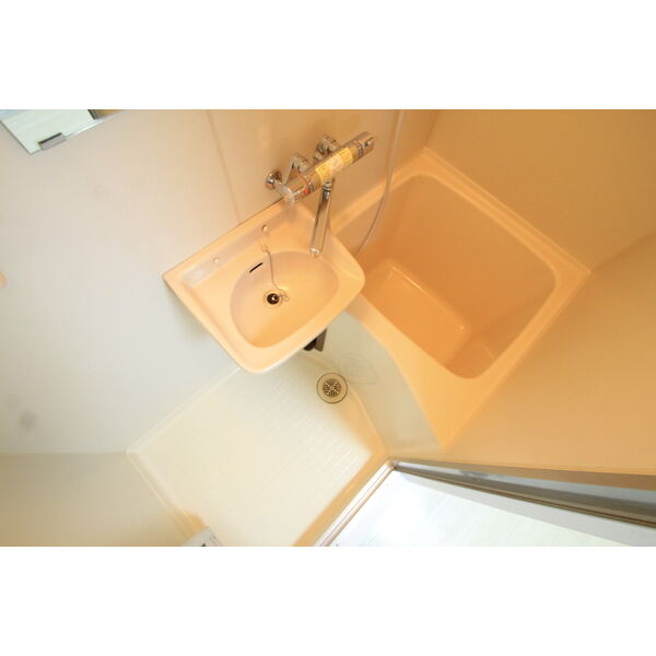 バス・シャワールーム　内装は別部屋の参考写真です。