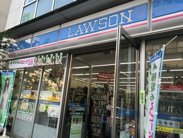 コンビニ　ローソン新橋四丁目店（コンビニ）まで179m