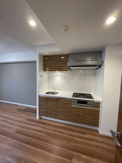 キッチン　システムキッチン３口コンロ