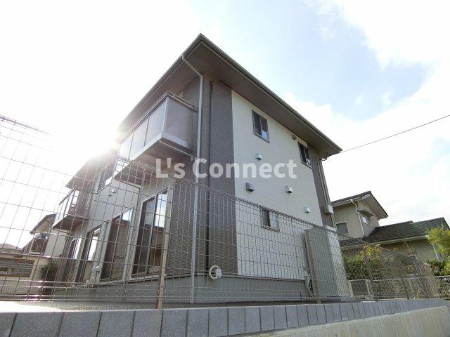 建物外観　２０１８年築のメゾネットです。