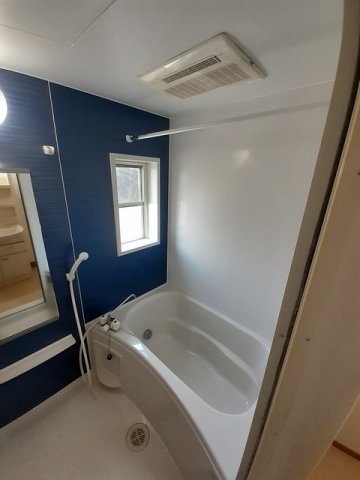 バス・シャワールーム　追い焚き・浴室乾燥機付きのお風呂です♪