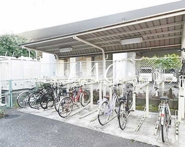 その他共有部分　駐輪場になります。