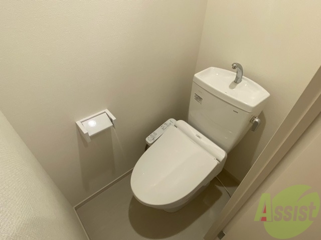 トイレ　温水洗浄便座付きのトイレは、使用しやすくうれしいですね。